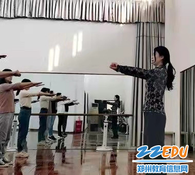 5. 郭珂珂老师教大家练健身操