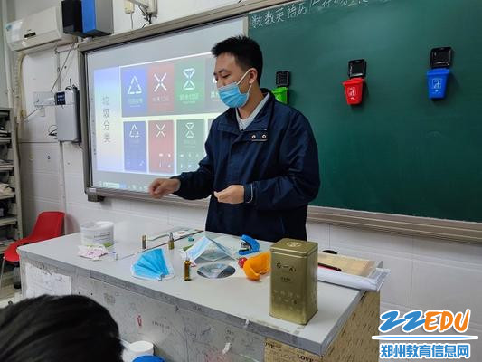 “垃圾分类入桶”小游戏