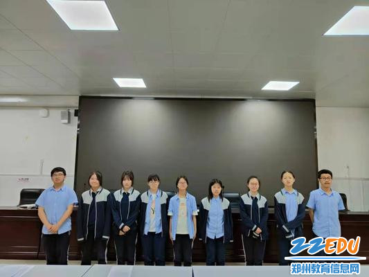 7. 九位分享者合影