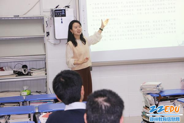 张一凡老师授课中_副本