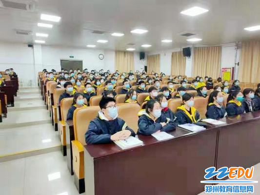 2专心听讲的学生_副本 2专心听讲的学生_副本