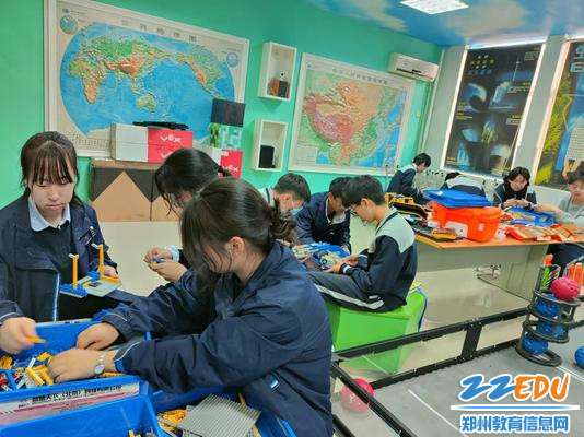 3. 学生分组组装