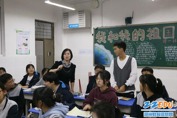 汤明珠老师与学生交流_副本