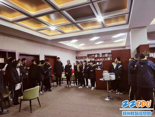 3.文学社讨论中_副本 3.文学社讨论中_副本