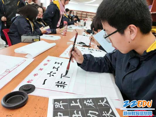 4. 书法社活动中_副本 4. 书法社活动中_副本