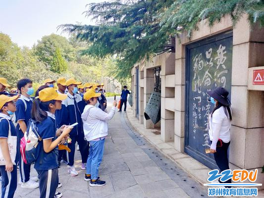 2. 参观碑林_副本