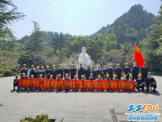3. 黄河母亲塑像前合影