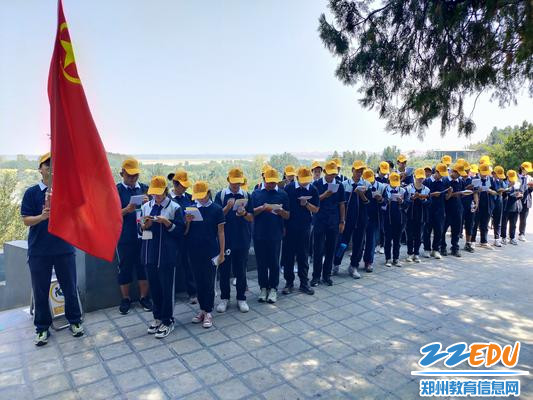 4. 母亲河边齐颂《黄河颂》