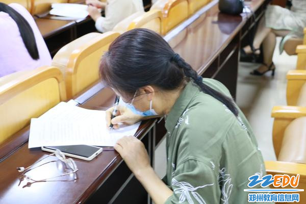新一届师傅方签订协议