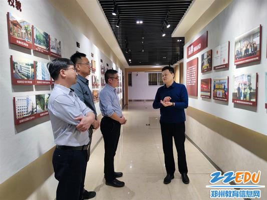 校长王瑞介绍学校相关情况_副本_副本