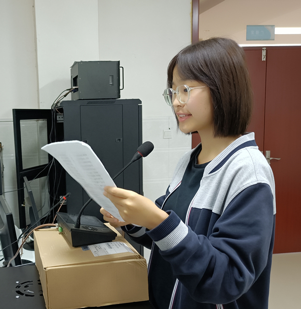 国旗下演讲---吕冰怡.jpg