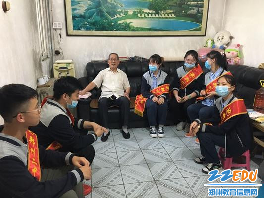 陪老教师聊天