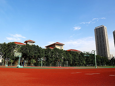 功能齐全、设施一流的教学综合