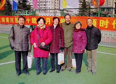 1967届191班，70周年校庆南校操场合影